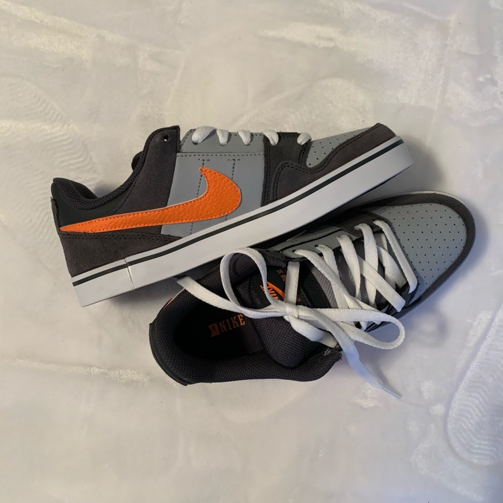 Nike Men’s Mogan 2 SE Sneakers